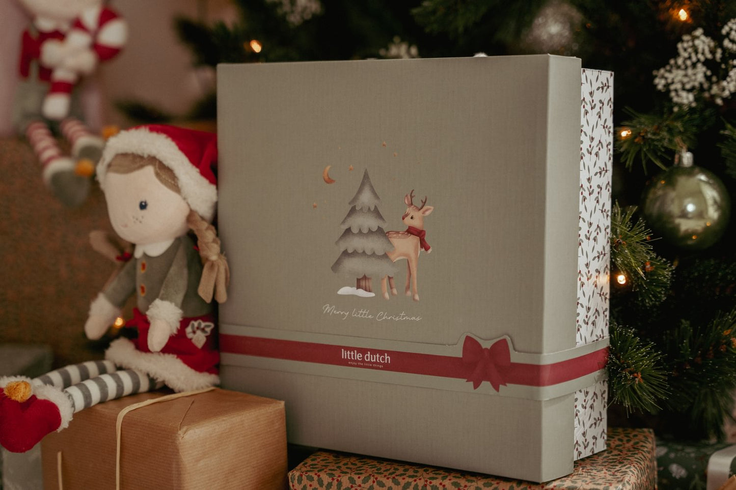 Коледна Подаръчна Кутия с Меки Играчки за Бебе